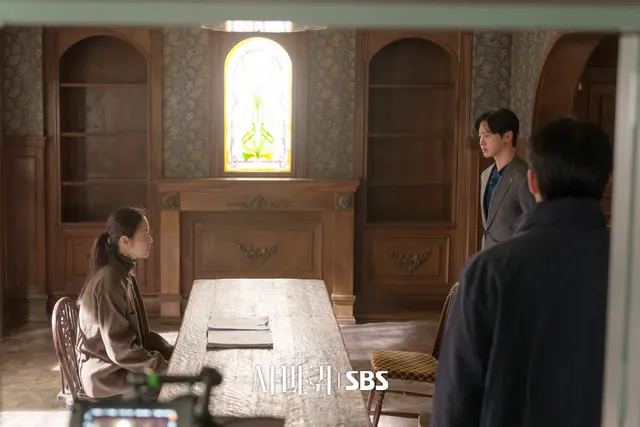 사마귀 살인자의 외출 2회 줄거리 2화 살인 용의자와 대면한 정이신의 경고