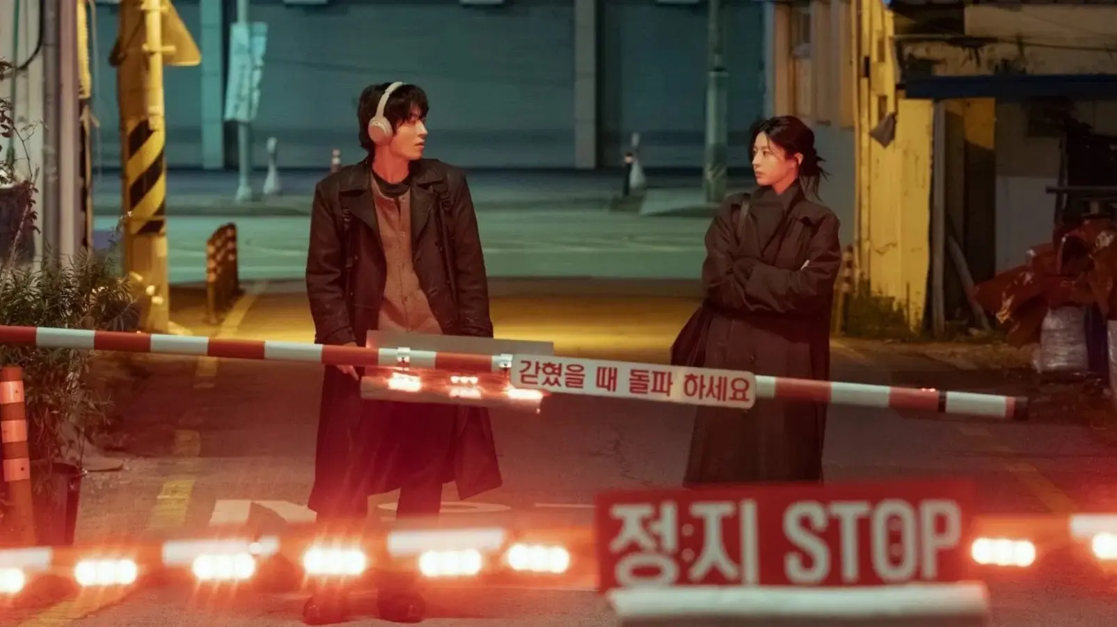 모두가 자신의 무가치함과 싸우고 있다 1화 줄거리 기본정보 1회 + 2화 (JTBC드라마)