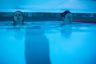영화'12피트', 폐쇄된 수영장에 갇힌 자매 '섬뜩한 공포' - 헤럴드경제