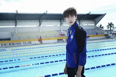 [그 영화 어때] 서인국 이종석 '노브레싱' 반짝반짝 청춘예찬 - 노컷뉴스