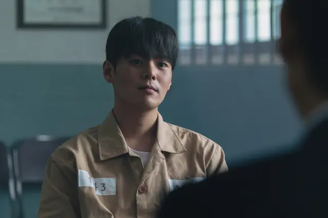 블러디 플라워 1회 1화 줄거리 17명 살인, 세상을 구했다는 연쇄살인마 디즈니플러스 한국범죄드라마
