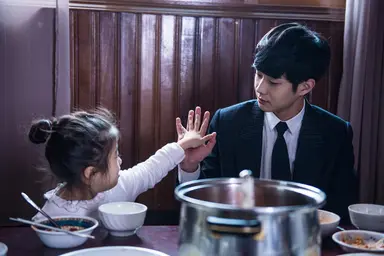 [영화리뷰] '거인', 완벽한 최우식의 영화 : 네이트 연예