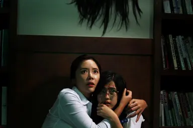 [포토] 티아라 효민 '몰려든 팬, 미소 잃지않고 악수' : 네이트 연예