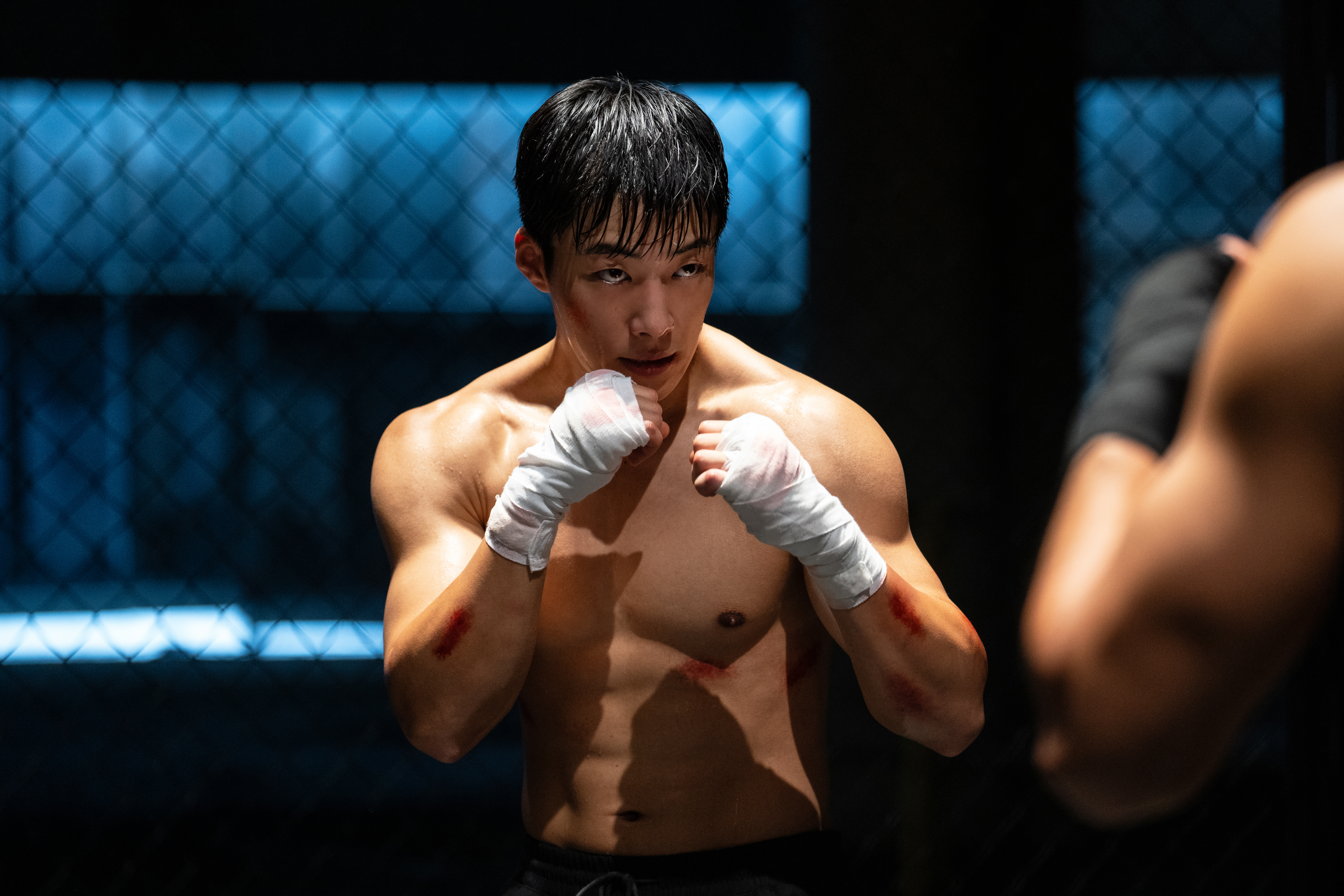 사냥개들 시즌2 1화 1회 줄거리 우도환 VS 정지훈 글로벌 빌런 백정 살벌한 등장 넷플릭스 오리지널 드라마