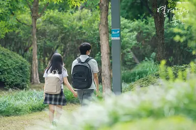 '열여덟의 순간' 옹성우, 열정 가득 '대본 삼매경+모니터링' 현장 포착