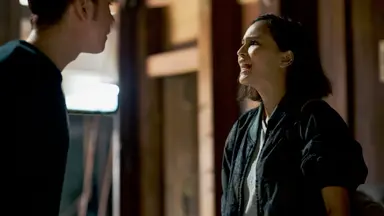 손깍지·걸음걸이도 '박통' 복사기…이성민 "아직 난 호기심 많다 ...