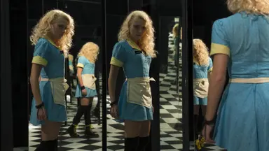 놓쳐선 안 될 스릴러 영화 '더 게스트'…“그는 폭력을 몰고 왔다 ...