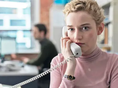 영화 '어시스턴트' 줄리아 가너 주연, 당신이 모르는 당신의 이야기 ...