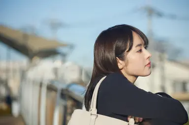 카라타 에리카 복귀…실제 모습 담은 '아침이 오면 공허해진다'