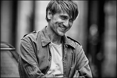 남녀, 방 한 칸, 걸음걸이가 전부