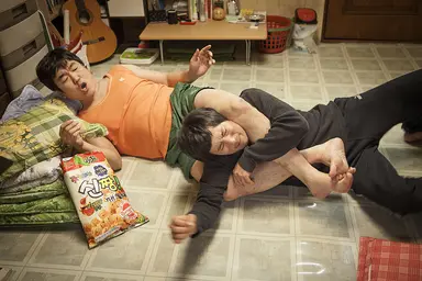 ''고령화가족'' 박해일 "대중목욕탕신, 재밌고 난감한 경험" - 노컷뉴스