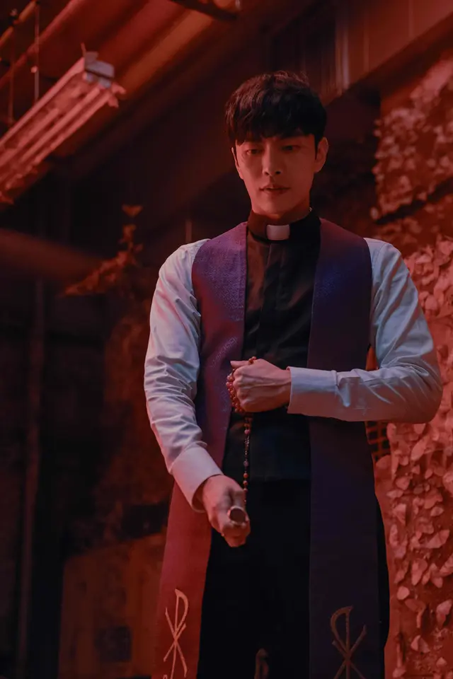 넷플릭스 공포영화 사흘 리뷰 줄거리 결말 복귀 박신양 신부 이민기 지운 맹물 오컬트