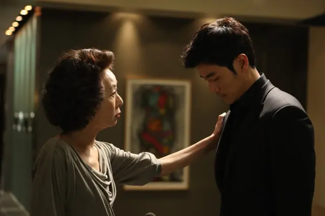 영화 <돈의 맛>_윤여정 & 김강우 & 백윤식 & 김효진