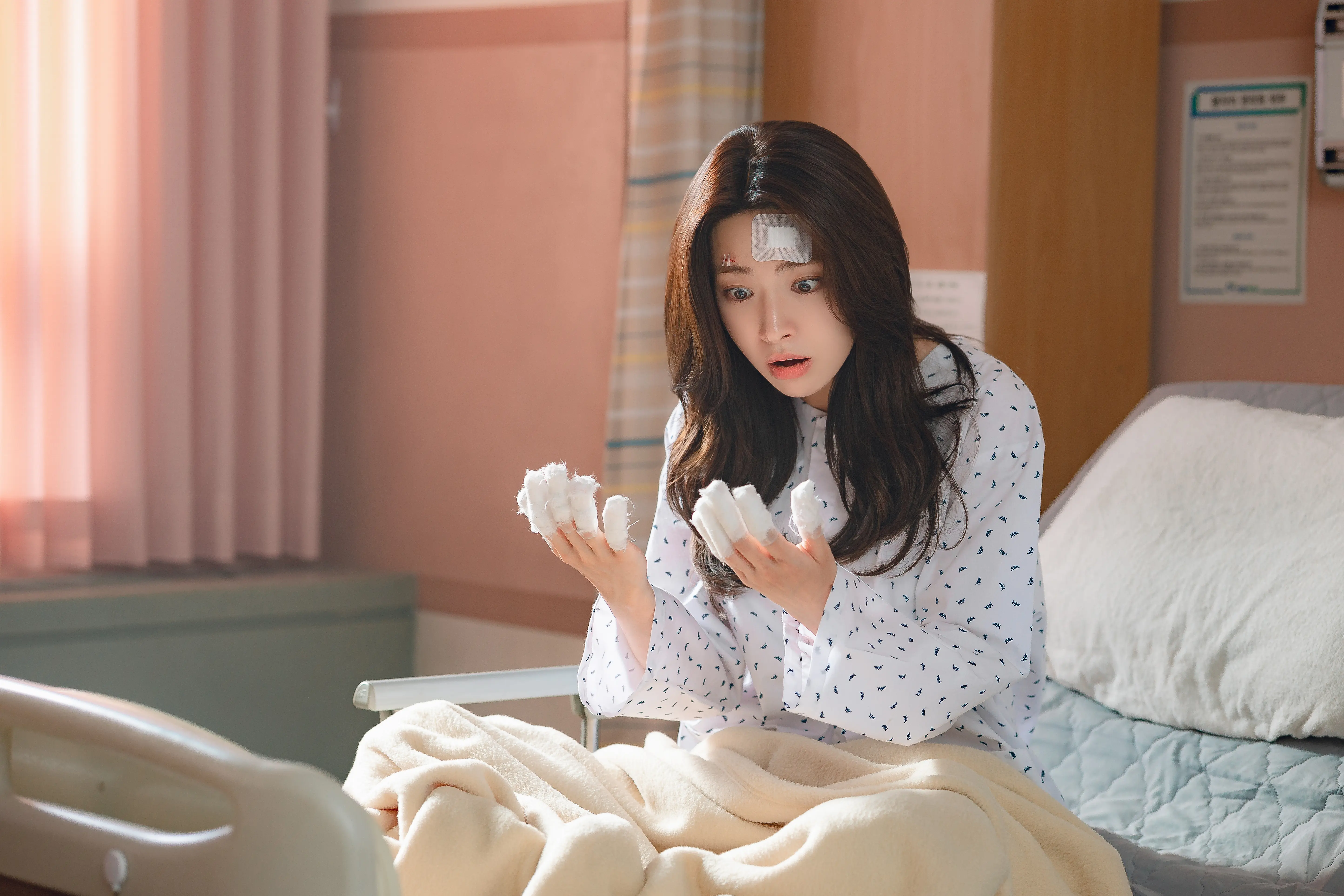 일어나보니.. 넷플릭스 이런 엿같은 사랑 1화 줄거리 정해인 장태하 조폭 하영 고지원 검사 기억상실증 로맨스 신작 수사물 한국 청춘 연애 블랙 코미디 범죄 스릴러 드라마 추천
