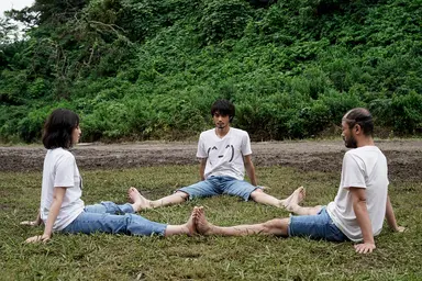'신도들', 아무도 없는 무인도에서 본능과 욕망이 폭발한다··· 강렬한 ...
