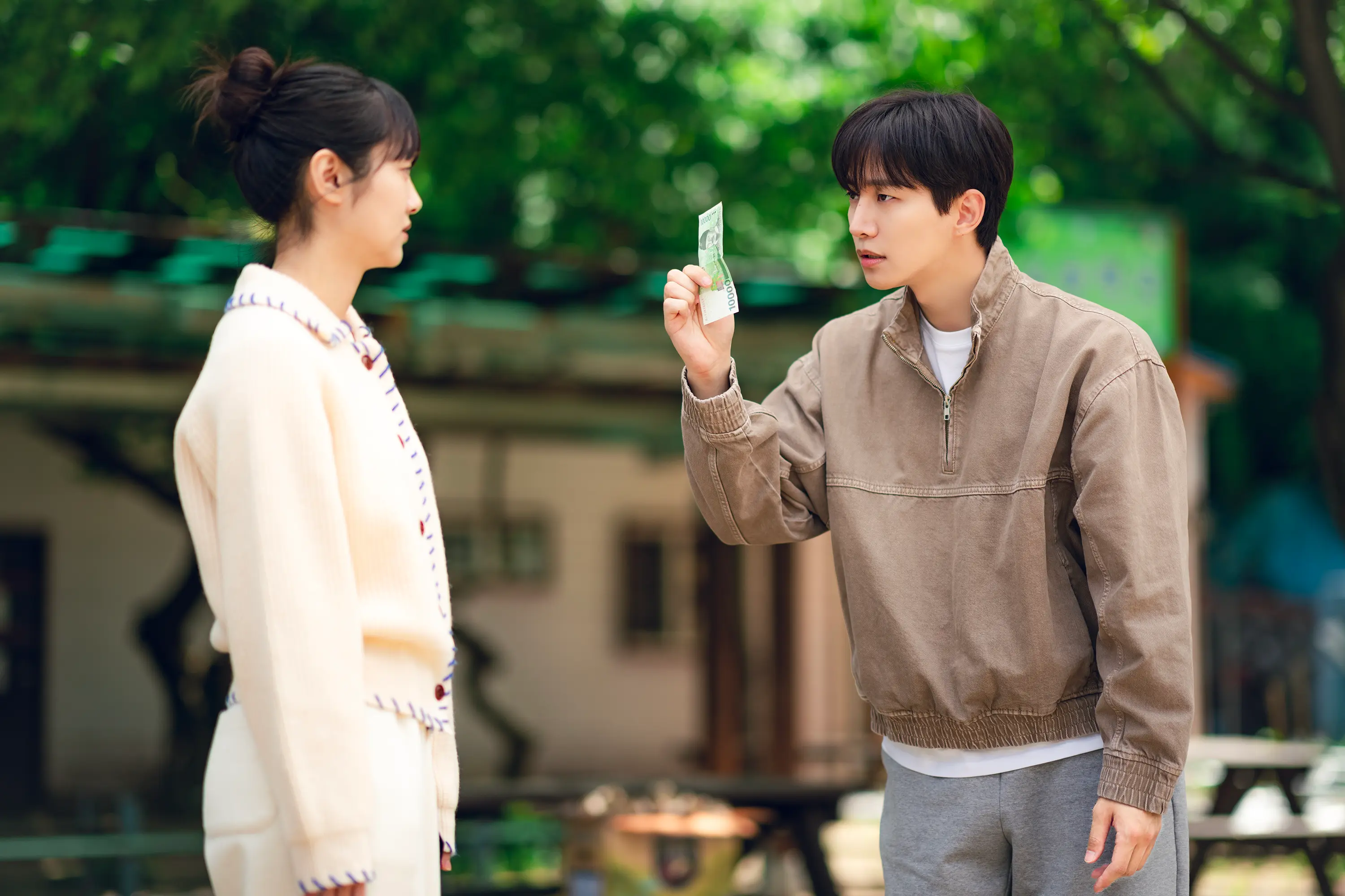 캐셔로 2화 2회 줄거리 이준호 화재 속 청혼, 초능력자 어셈블 넷플릭스 블랙코미디 드라마추천 몇부작