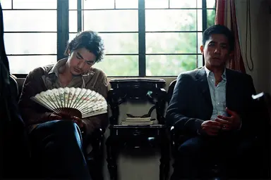 [영화]양조위, '상처받은 도시'에서 키스신 신기록 : 네이트 연예