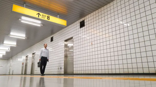 8번 출구 정보 줄거리 결말 미로에 갇힌 스릴러영화