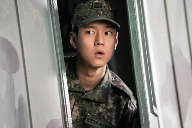 고경표·이이경 '육사오', 베트남서 박스 1위…韓 영화 신기록 : 네이트 연예