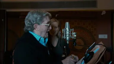 '우리가 들려줄 이야기' 사라 폴리 감독 출생의 비밀 담겼지만… - 노컷 ...