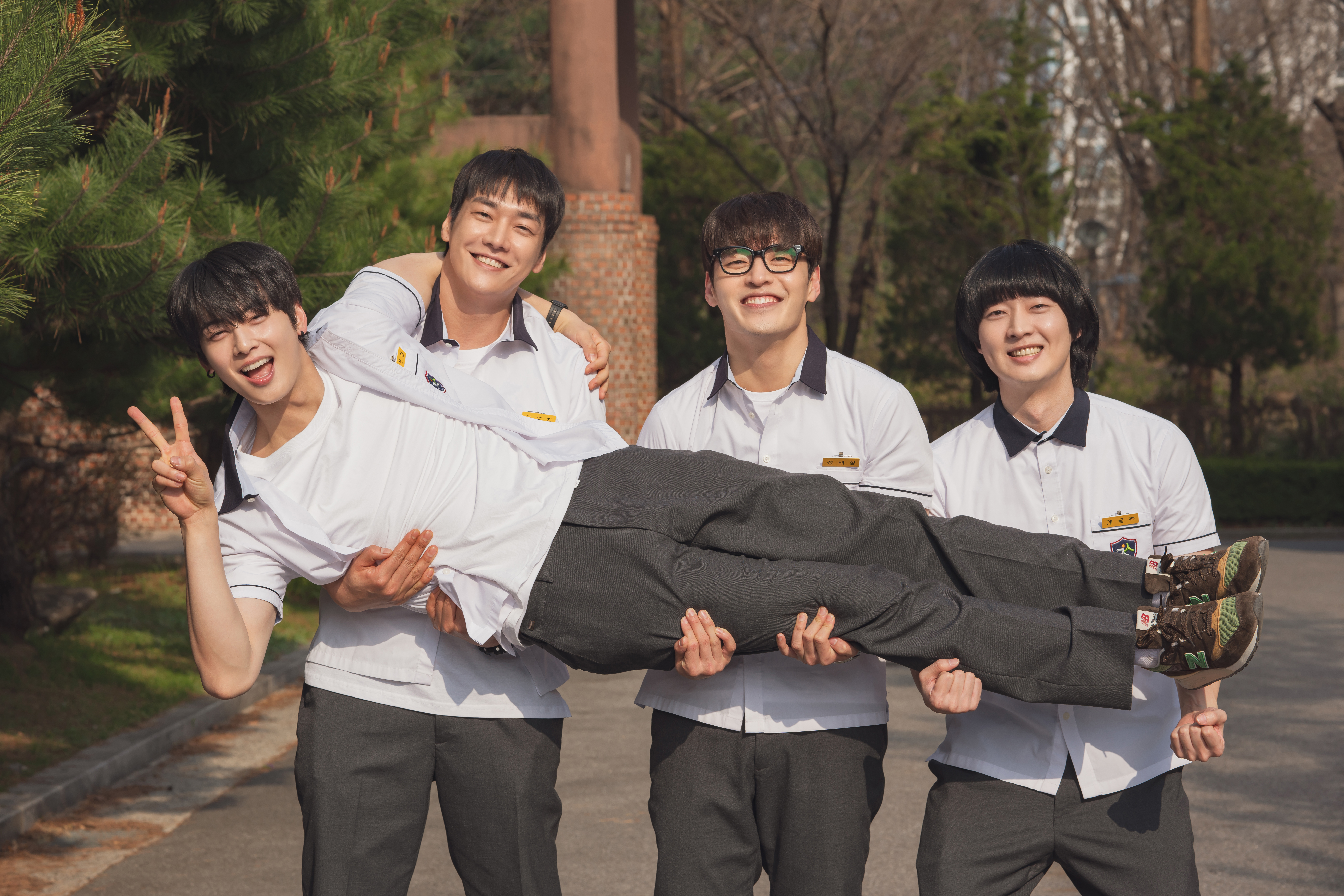 뭉치면 더 웃긴 '바보' 5인방의 좌충우돌 첫 여행기, 영화 <퍼스트 라이드> 리뷰 (스포주의)
