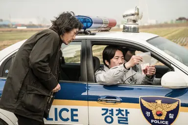 영화 '살인자의 기억법' 감독판 호평...'극장판과 결말이 다르고 훨씬 ...