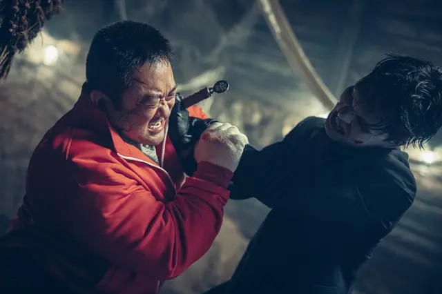 거룩한 밤 : 데몬 헌터스 - 이미지만 때려넣고 섞는다고 영화가 되는게 아니다!