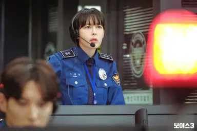 '보이스3' 이하나, 컬러풀한 '엘르' 화보 공개..다채로운 매력 발산
