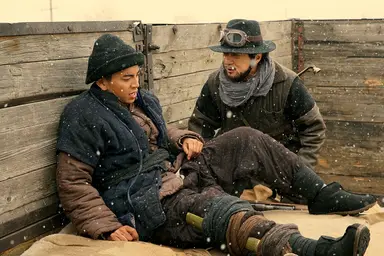 '성룡'이 돌아왔다…일본군에 맞서는 기차 액션활극 '레일로드 워'