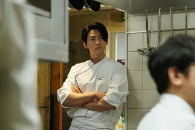 옥택연, 기무라 타쿠야와 핫한 만남…'그랑메종파리' 식지 않는 흥행 열기