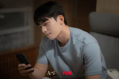 정려원·위하준, 남산 데이트 포착?…드라마'졸업' 스틸컷 공개 - 헤럴드 ...