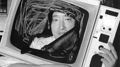 '백남준: 달은 가장 오래된 TV' 극장 개봉···어맨다 킴 감독·스티븐 연 ...