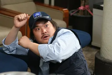 [VOD]3년 만의 재회, 백윤식·이문식의 '마을금고연쇄습격사건'
