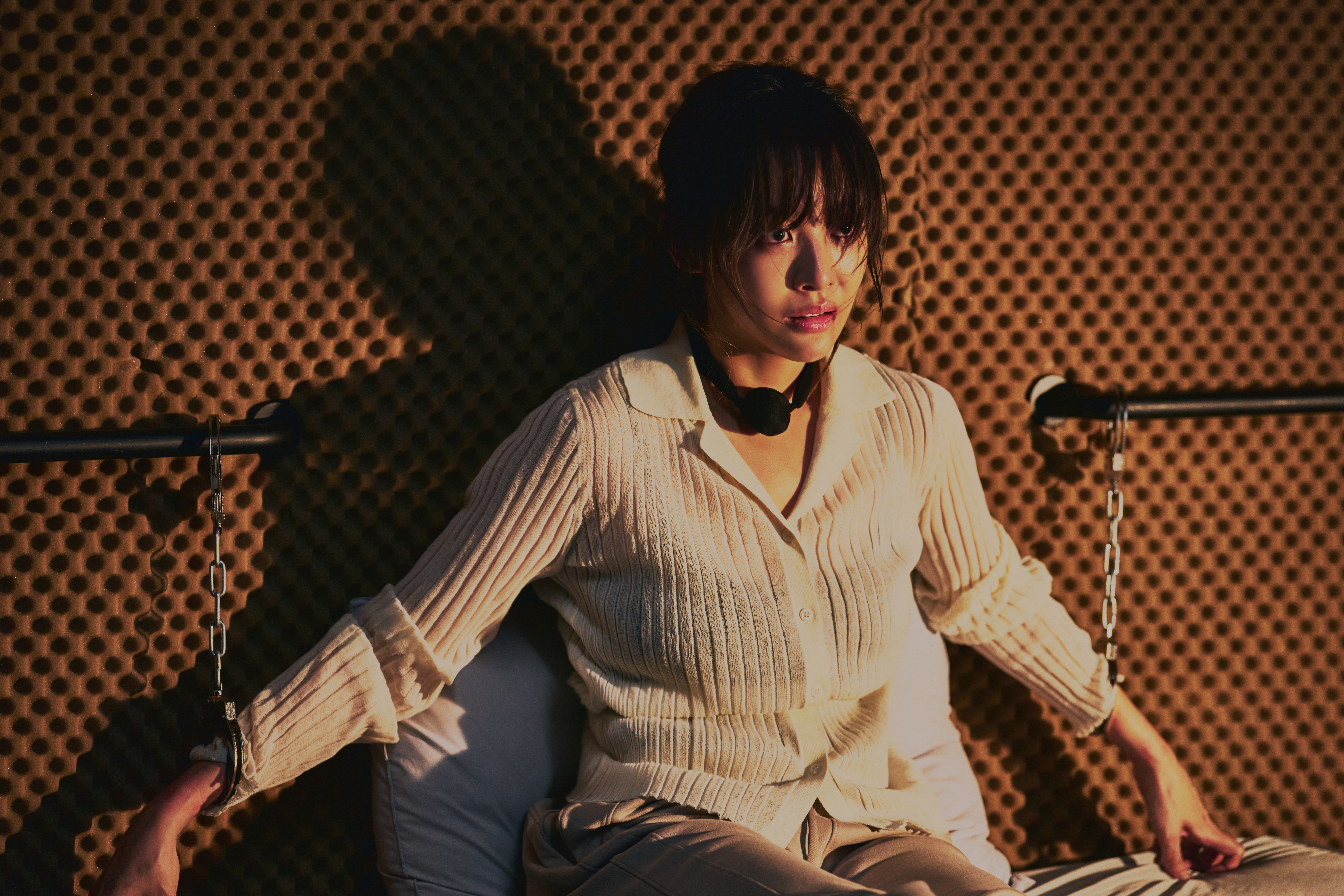 숨 쉴 틈 없는 87분의 밀실 스릴러, 영화 시스터 리뷰 (약스포 포함)