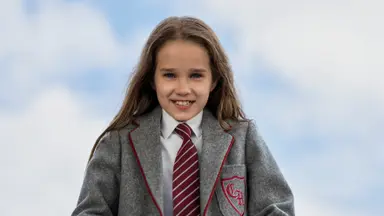 '마틸다' 알리샤 위어, 잔혹한 뱀파이어 '애비게일' 완벽 변신 : 네이트 연예