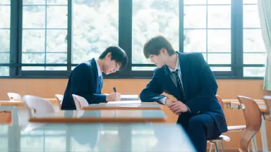 [주말의 OTT] 모두가 휴일과 싸우고 있다 - 뉴시스