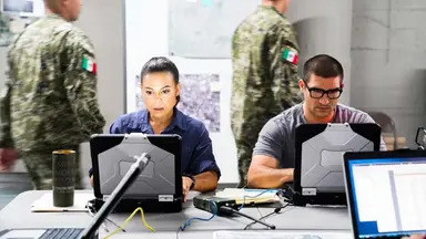 웨이브, 밀리터리 드라마 '씰팀 시즌6' 전편 공개 : 네이트 연예