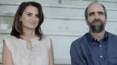 페넬로페크루즈 '내일의 안녕'서 삭발+노출 연기 열연 : ZUM 뉴스