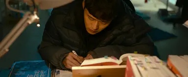 작지만 강한 '옆집사람', 원룸에서 벌어지는 코믹X스릴러의 신선함 ...