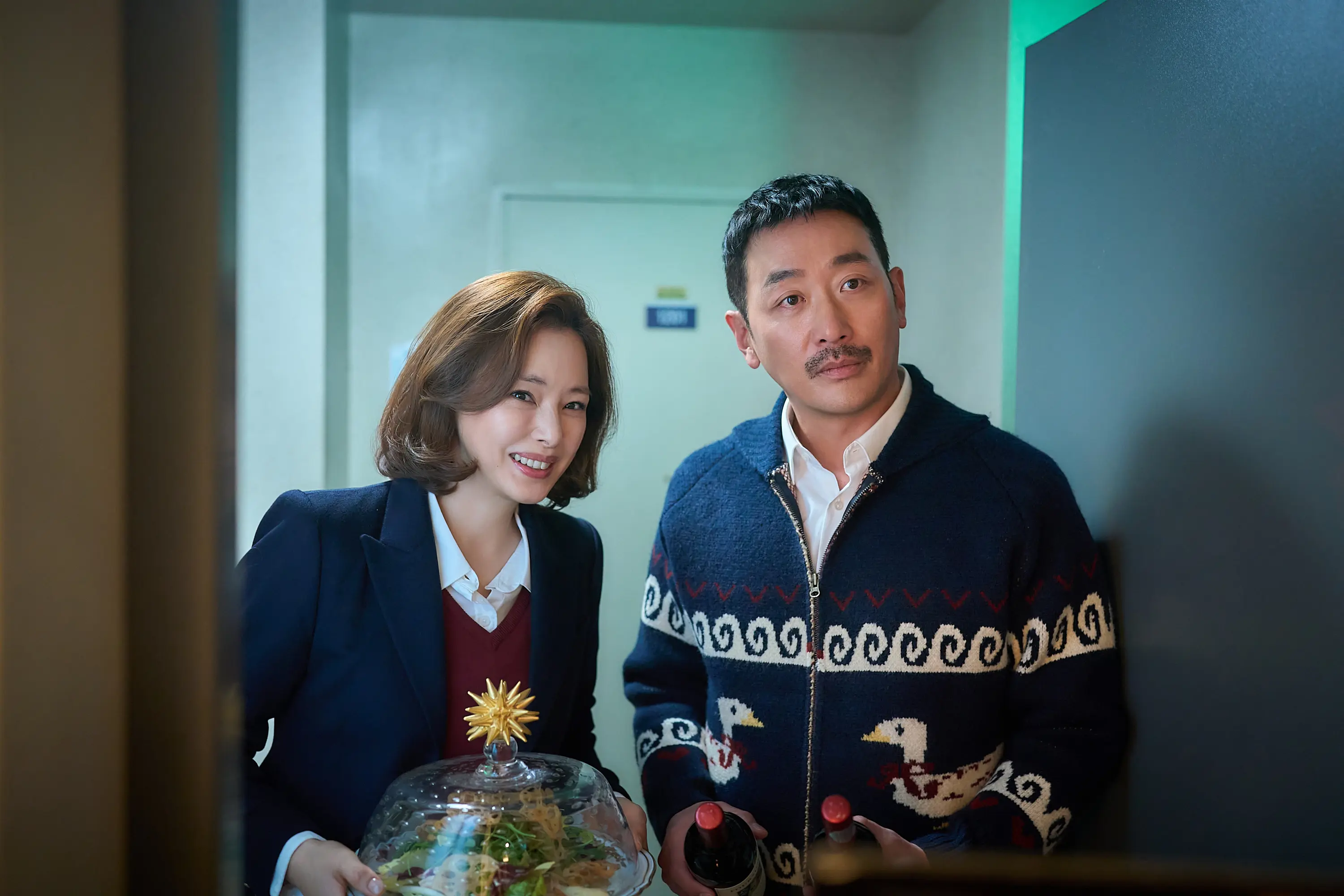 제30회 부산국제영화제 출품작 하정우 연출 및 출연 공효진 김동욱 이하늬 출연 코미디 영화 <윗집 사람들> 리뷰 (약스포)