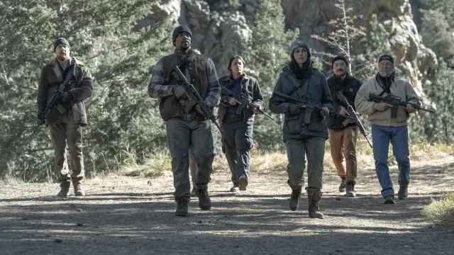 영화 엘리베이션 정보 줄거리 괴생명체의 위협