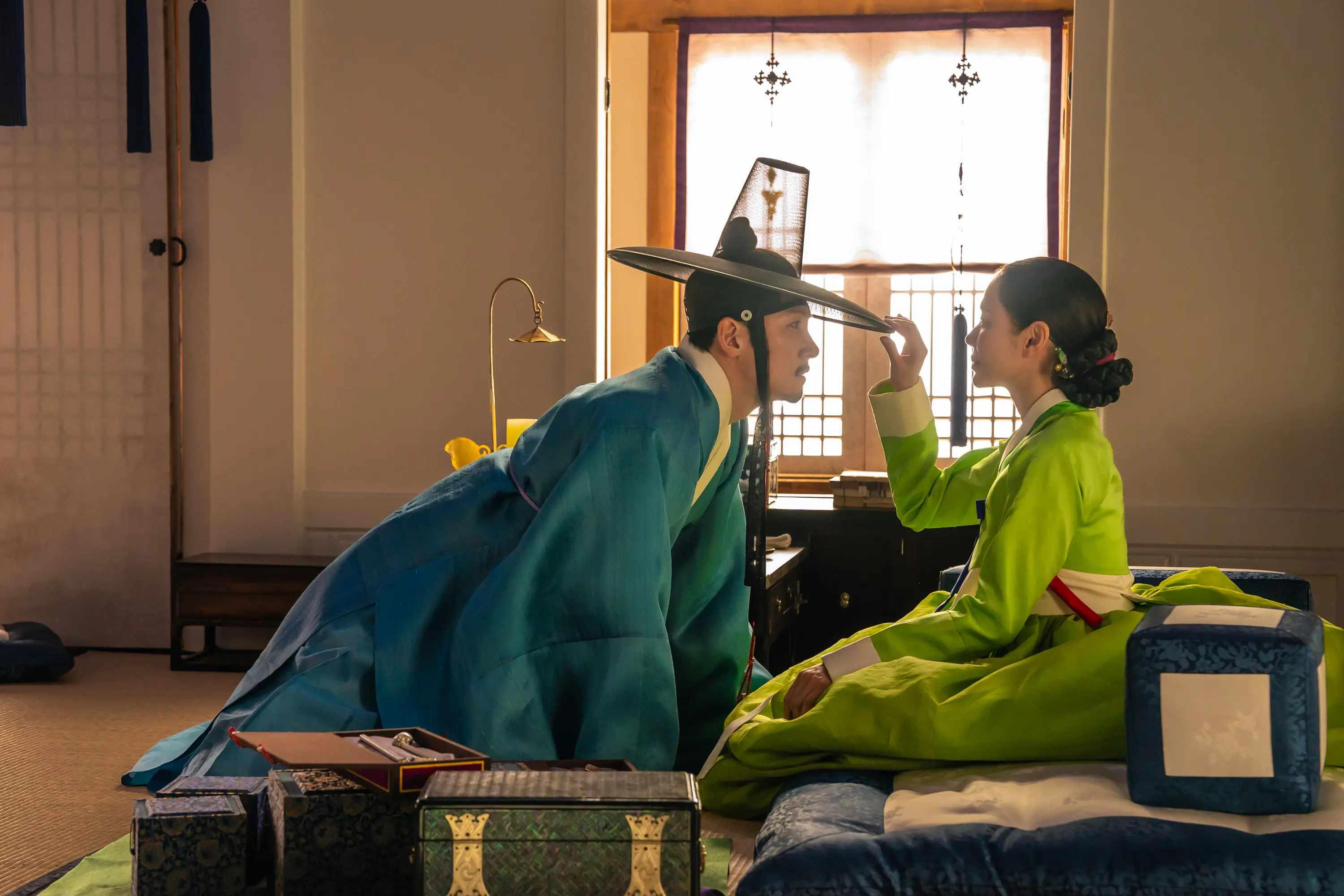 나나를 유혹하라? 스캔들 2화 줄거리 은실 고기 낚시, 조윤 조원 은밀한 사촌 관계 지창욱 손예진 넷플릭스 레전드 명작 블랙 코미디 요즘 금요일 역사 인생 드라마 추천