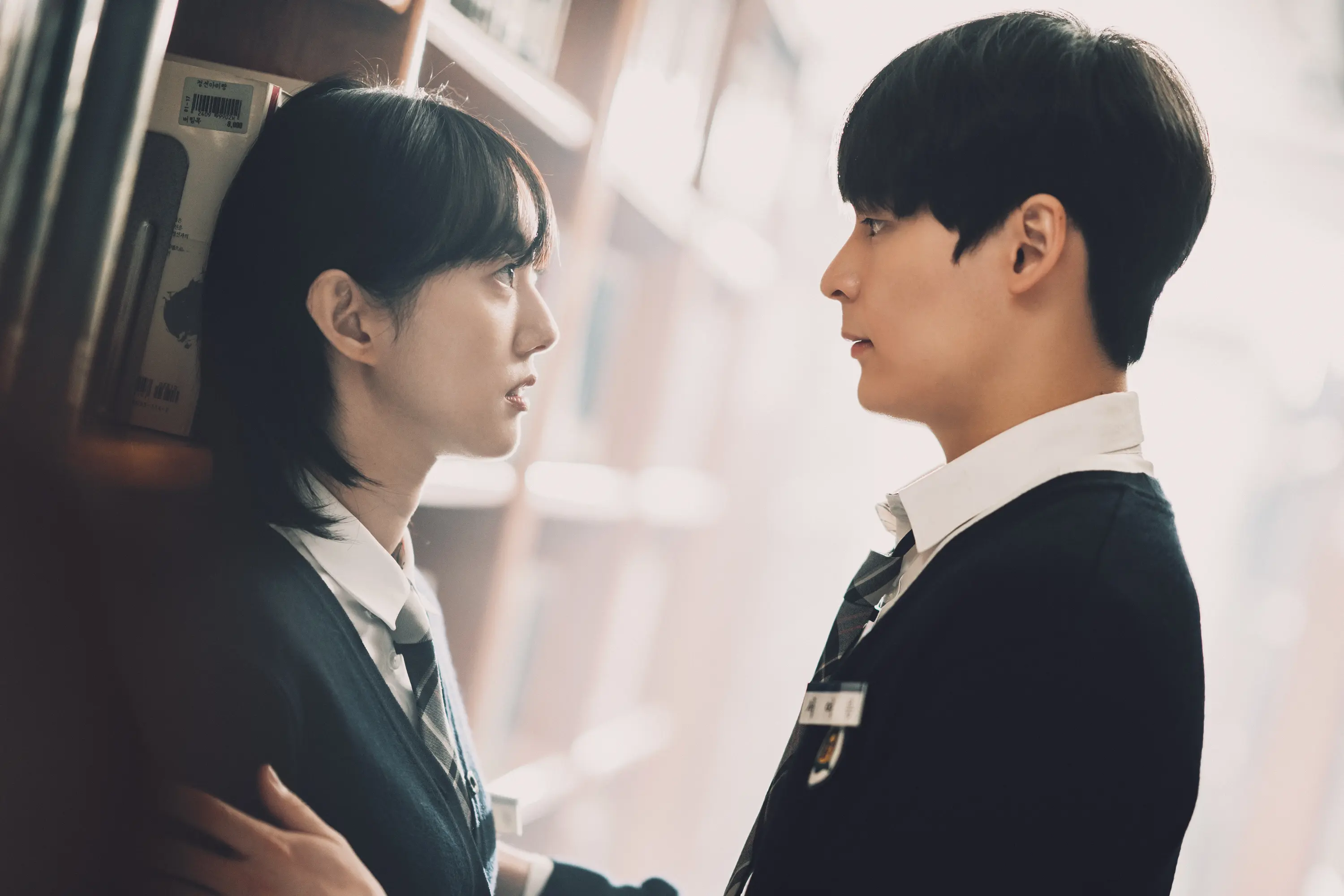 왓챠 드라마 추천 "최종병기 앨리스" 1화 2화 리뷰 및 원작, 하드코어 핏빛 로맨스 / 박세완 X 송건희