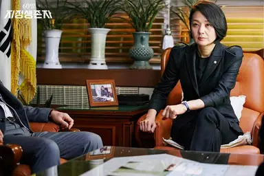 '60일, 지정생존자' 지진희, 스틸컷 최초 공개..당혹감+깊은 고뇌의 순간