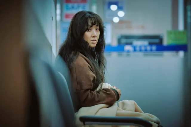 하얀 차를 탄 여자 리뷰 – 눈이 오고 하얀 차가 나타나면 스릴러는 시작된다!