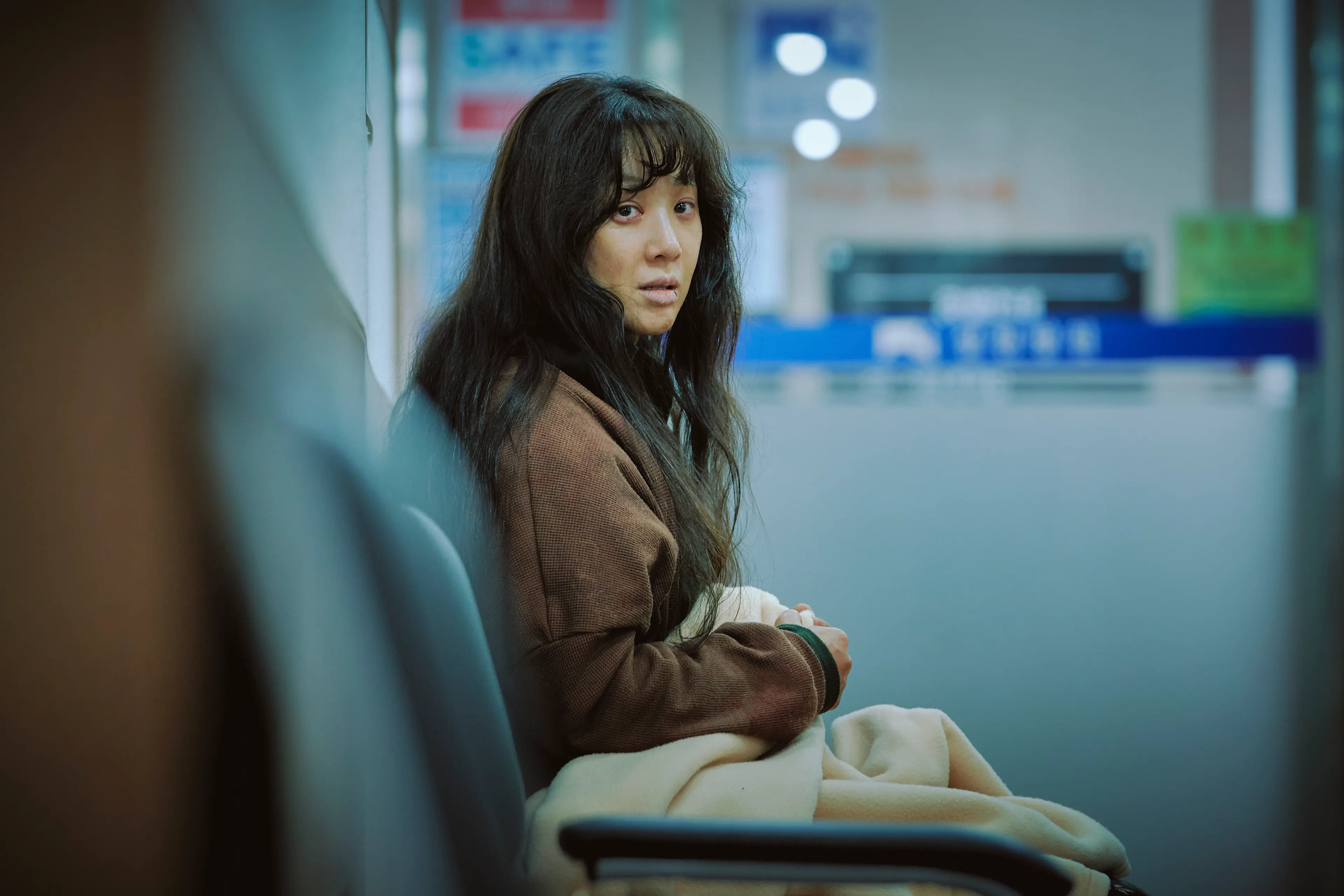 하얀 차를 탄 여자 리뷰 – 눈이 오고 하얀 차가 나타나면 스릴러는 시작된다!