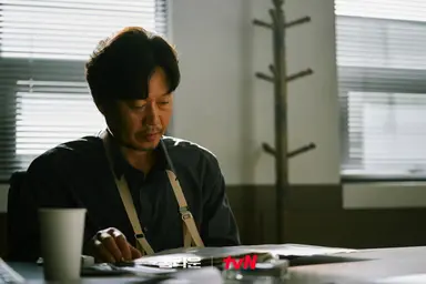 "열연이 곧 웰메이드" '홈타운' 유재명, '이태원 클라쓰' 이어 연타석 흥행 ...