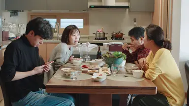 '초행' 김새벽 "엄마에 짜증 장면 비슷…엄마가 웃을듯" : 네이트 연예