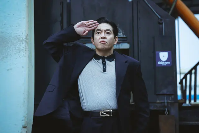 <영화리뷰> 이 배우들이 이렇게 모였는데? <보스>... 웃음도 액션도 반쯤 비켜간 영화