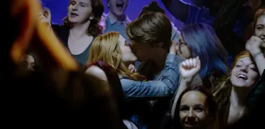 한여름 밤의 설렘 로맨스…'미드나잇 선' 2차 예고편